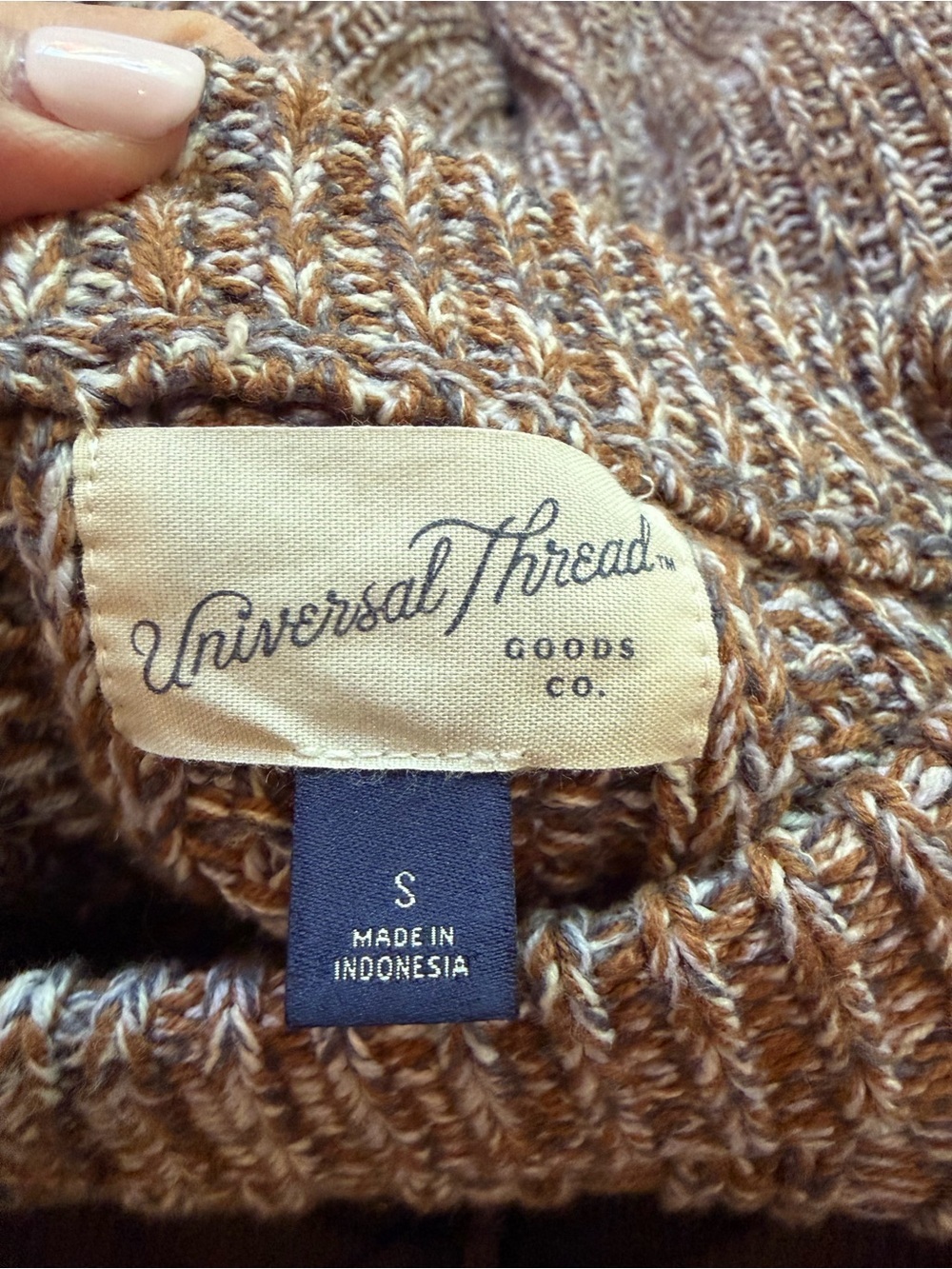 Universal Threads Women’s Sweater - Picture 2 of 5